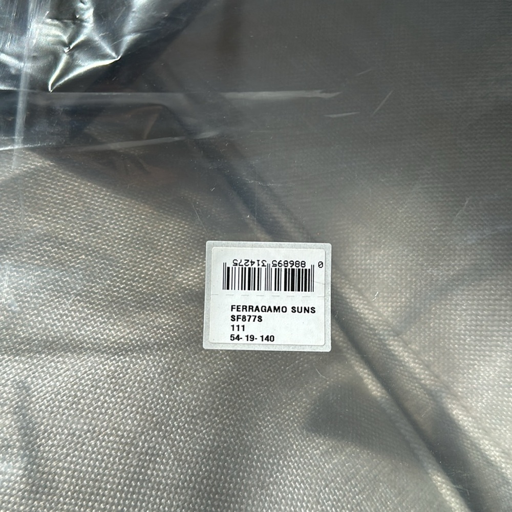 Ferragamo Cat Eye sunglasses NWT, case, box 🎁 - Picture 13 of 13